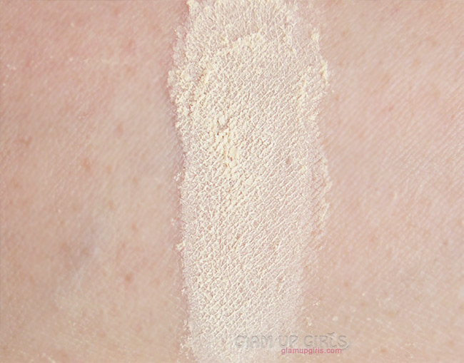 Kryolan Translucent Powder in TL4 swatch