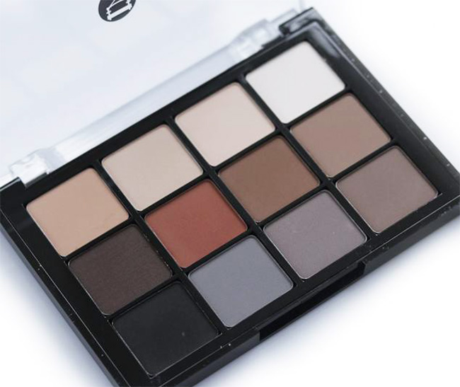 Viseart 01 Neutral Mattes Eyeshadows Palette - Review and Swatches Viseart 01 Neutral Mattes Eyeshadows Palette - Review and Swatches